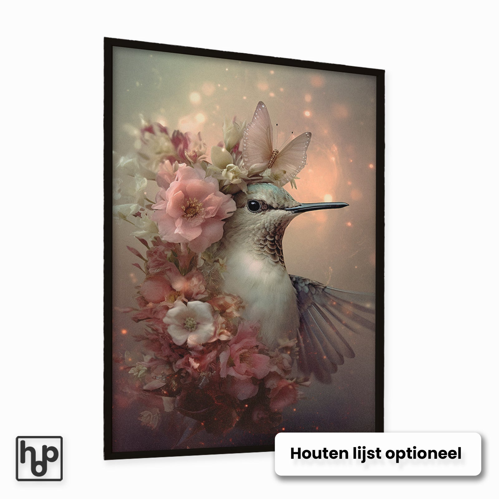 Kolibri 2 poster met bloemen en vlinder, ingelijst in een zwarte houten lijst.