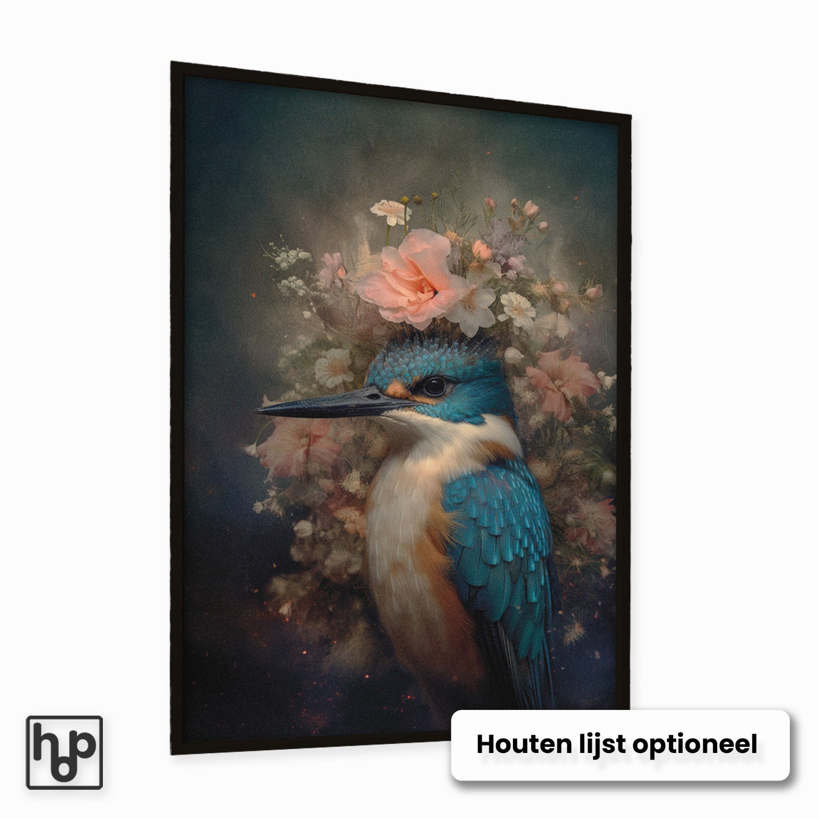 Kleurrijke ijsvogel poster met blauwe veren en roze bloemen in een zwarte lijst.