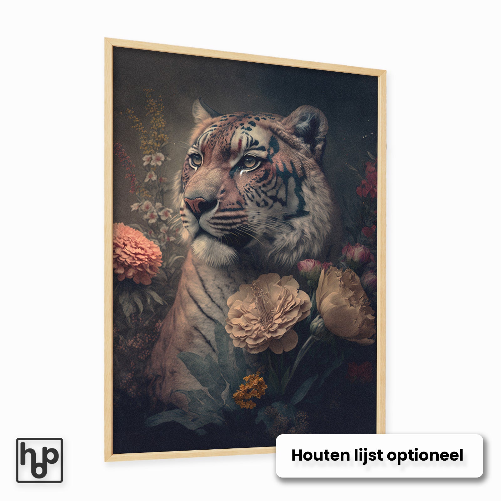 Staande poster met krachtige tijgerillustratie en botanische details in een houten lijst.
