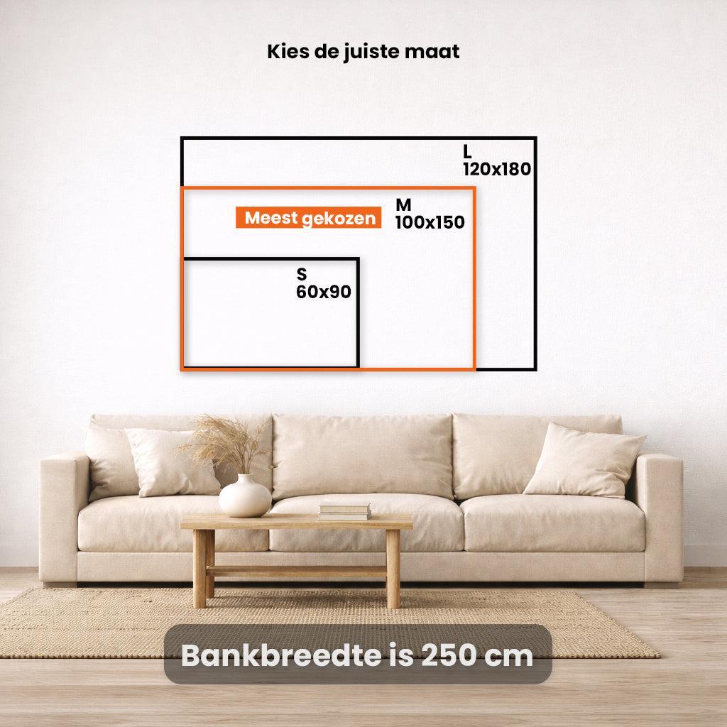 Wandkleed maattabel boven een beige bank, met S (60x90), M (100x150) en L (120x180) opties.