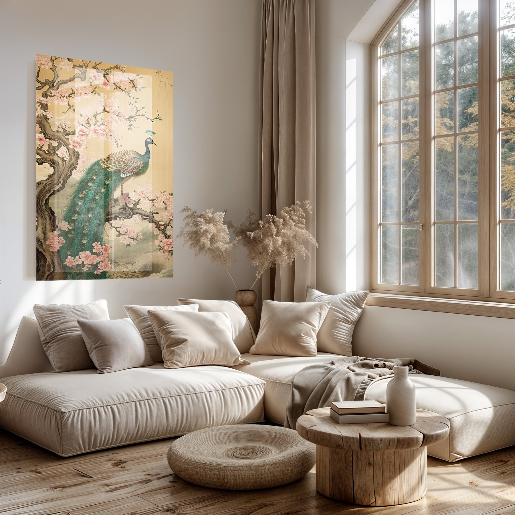 Plexiglas schilderij Aziatisch Pauw 2 boven een lichte bank in een woonkamer.