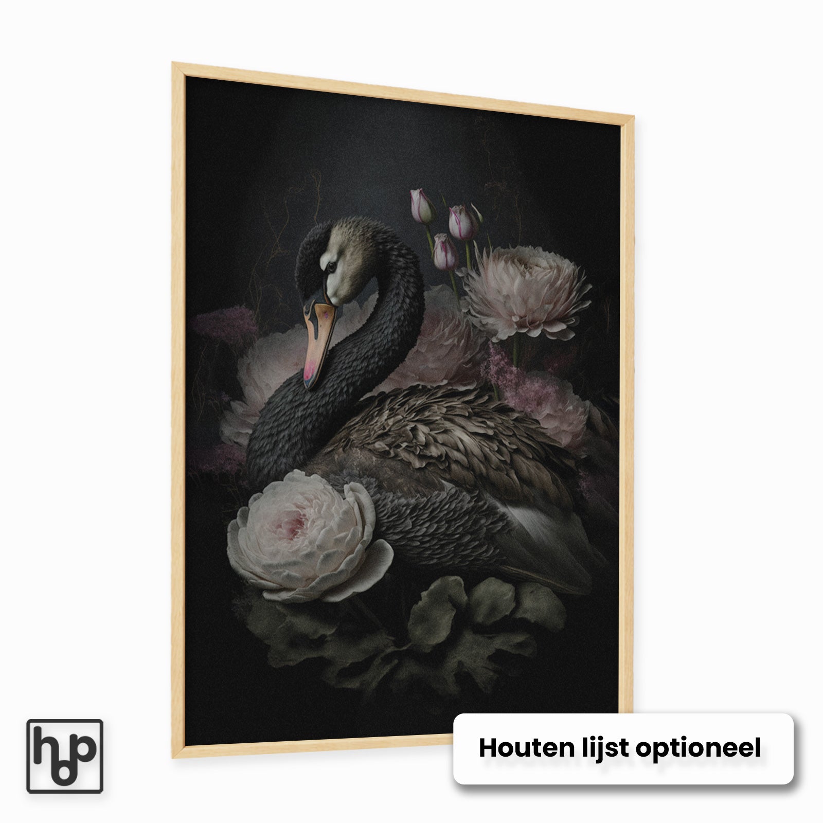 Elegante Black Swan poster in houten lijst met donkere achtergrond en zachtroze bloemen.