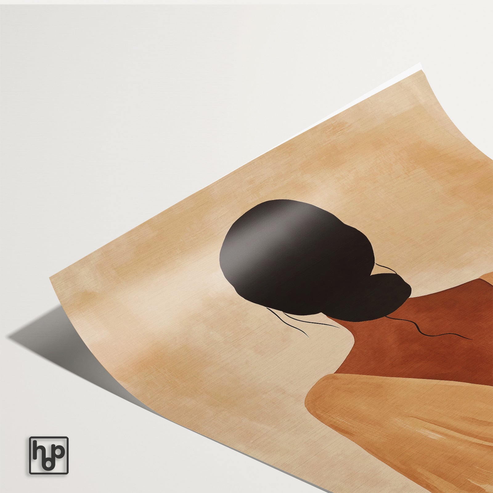 Detail van papieren poster Celia met een licht omkrullende hoek.
