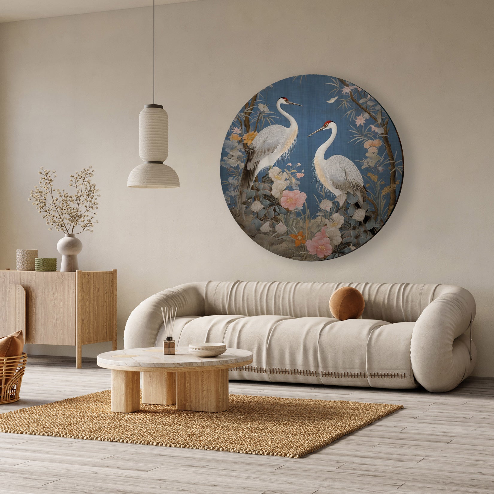 Ronde aluminium dibond muurcirkel met twee witte kraanvogels en bloemen op een blauwe achtergrond.