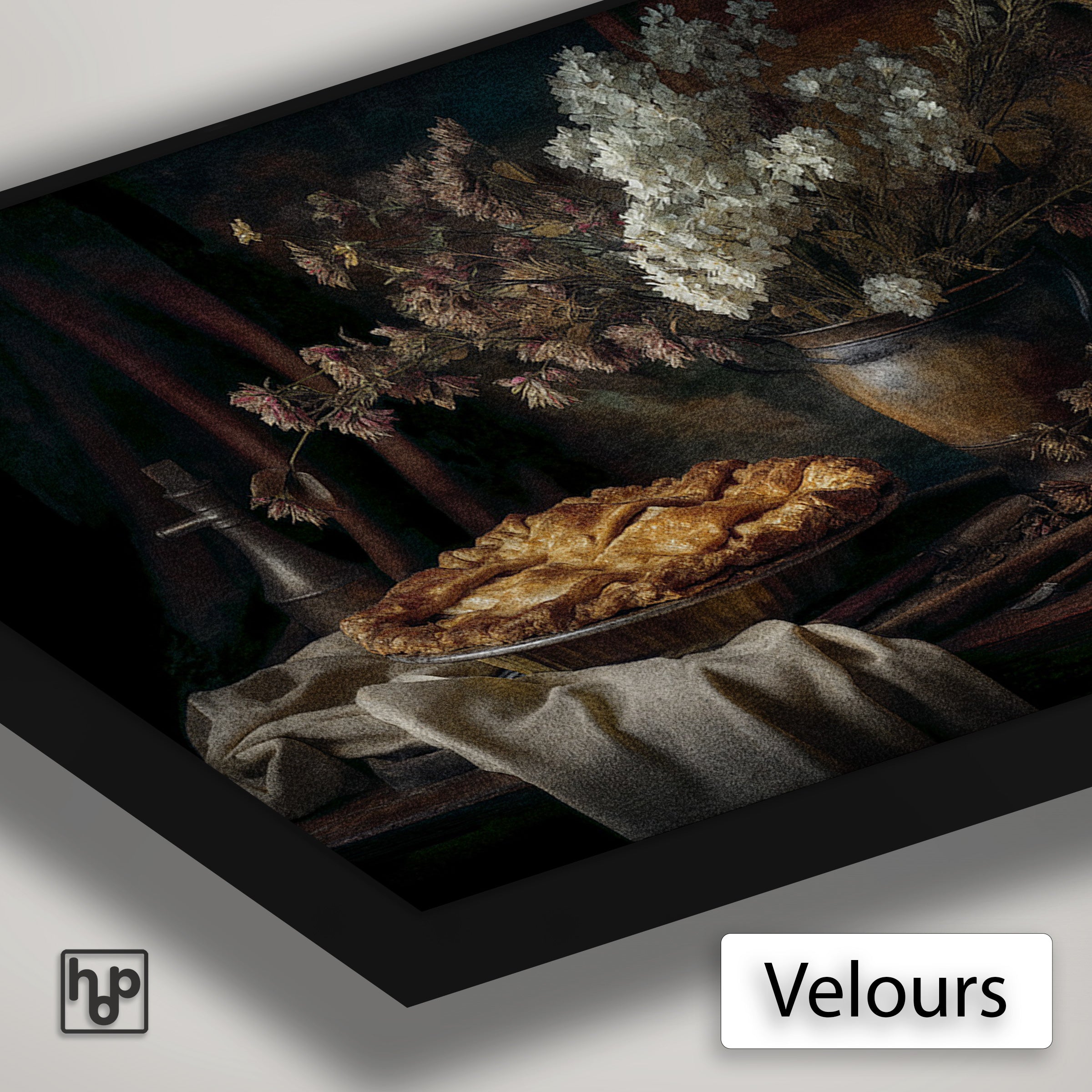 Detail van Artframe De appeltaart met velours doek en een zwart aluminium frame.