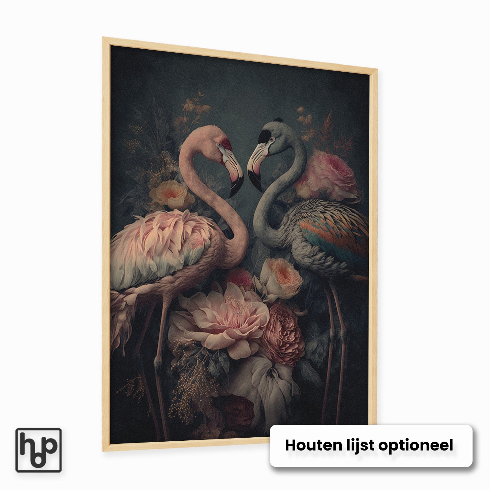 Vintage poster met twee roze en grijze flamingo's omringd door weelderige bloemen in een houten lijst.