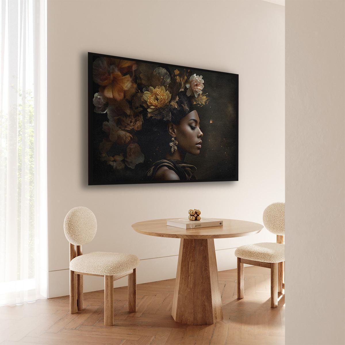 Artframe Bloemen Vrouw 3 aan de muur bij een ronde houten eettafel.
