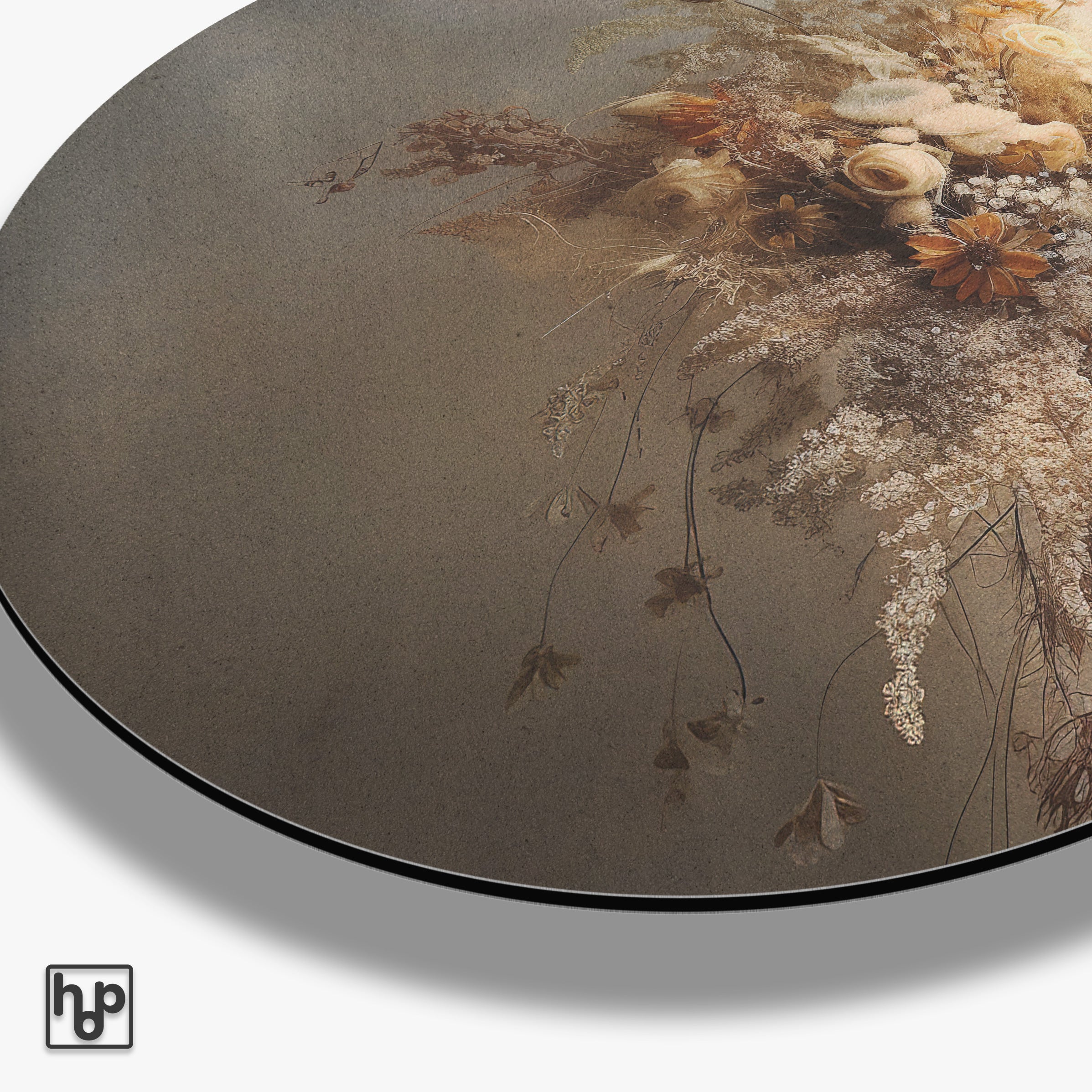 Detail van aluminium muurcirkel Bloemen 10 met de ronde paneelrand en matte afwerking.
