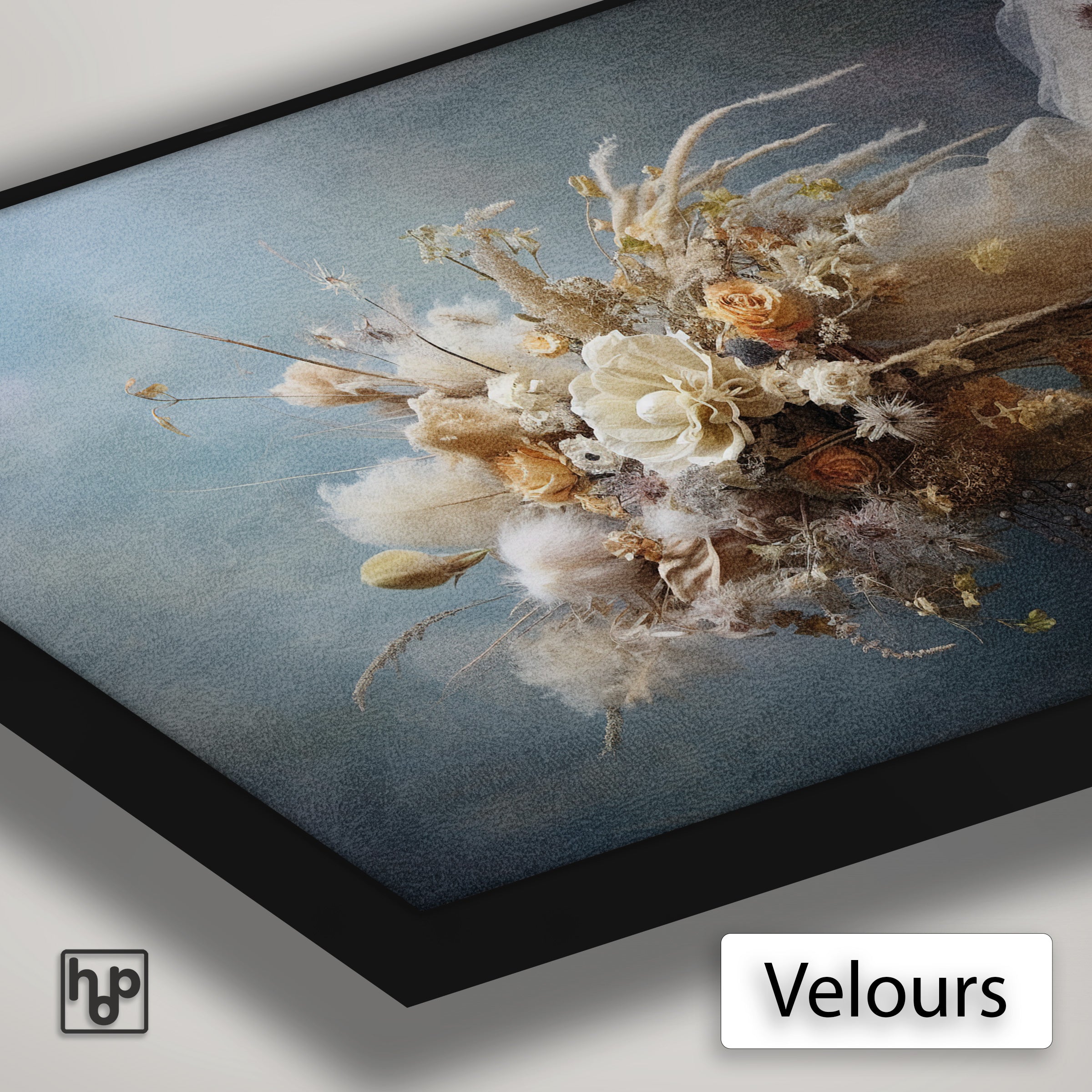 Detail van Artframe Bloemen 11 met velours doek en een zwart aluminium frame.
