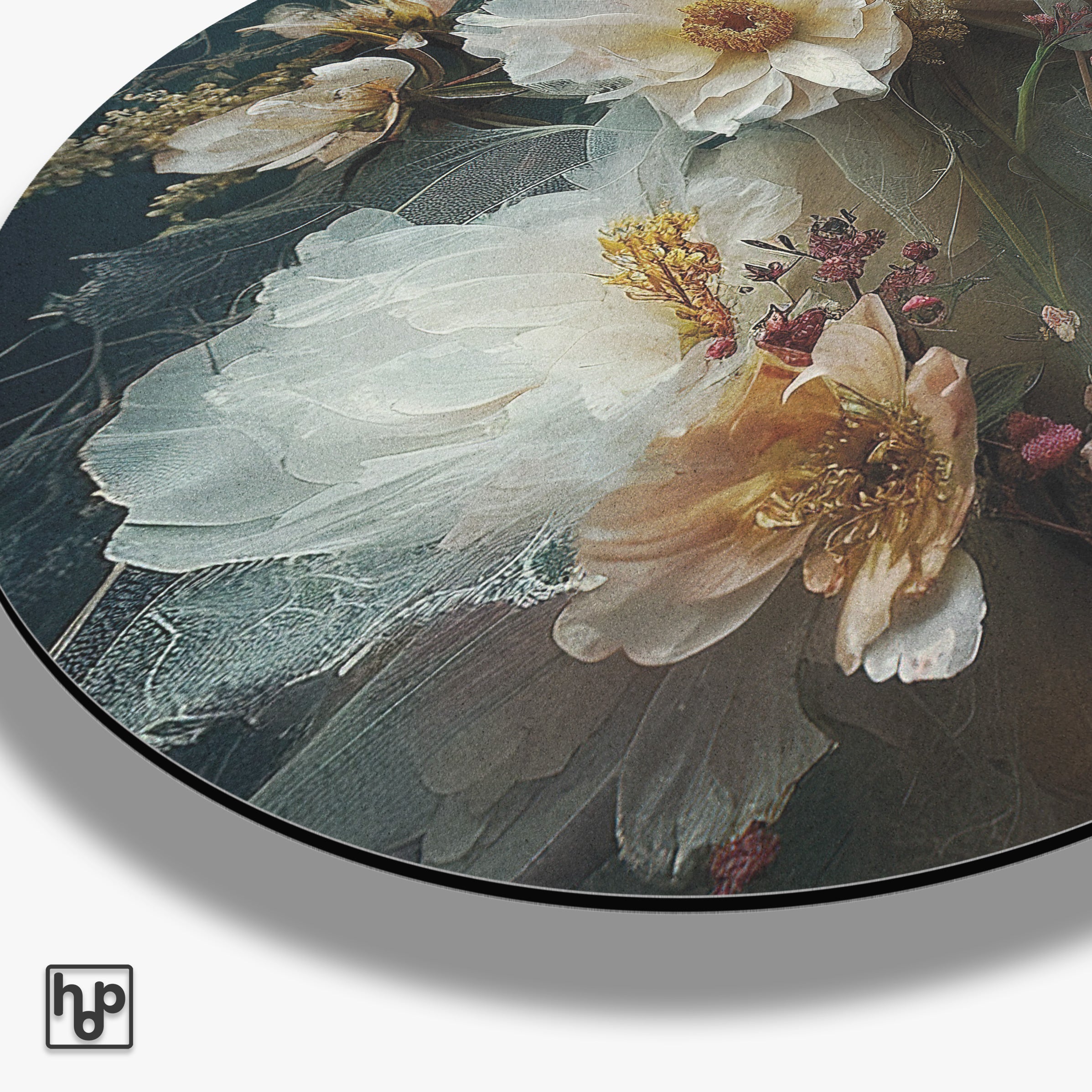 Detail van aluminium muurcirkel Bloemen 14 met de ronde paneelrand en matte afwerking.