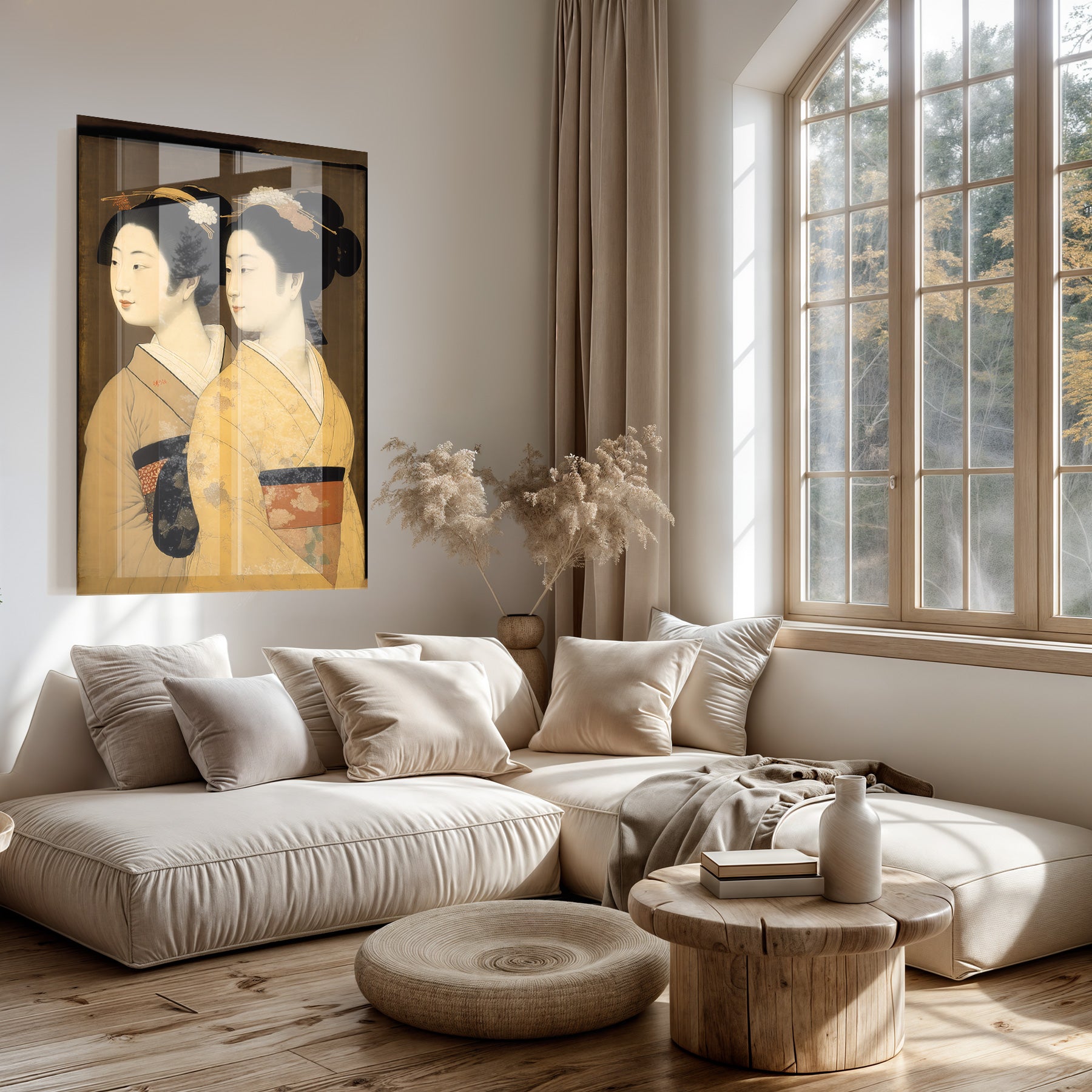 Plexiglas schilderij Geisha's boven een lichte bank in een woonkamer.