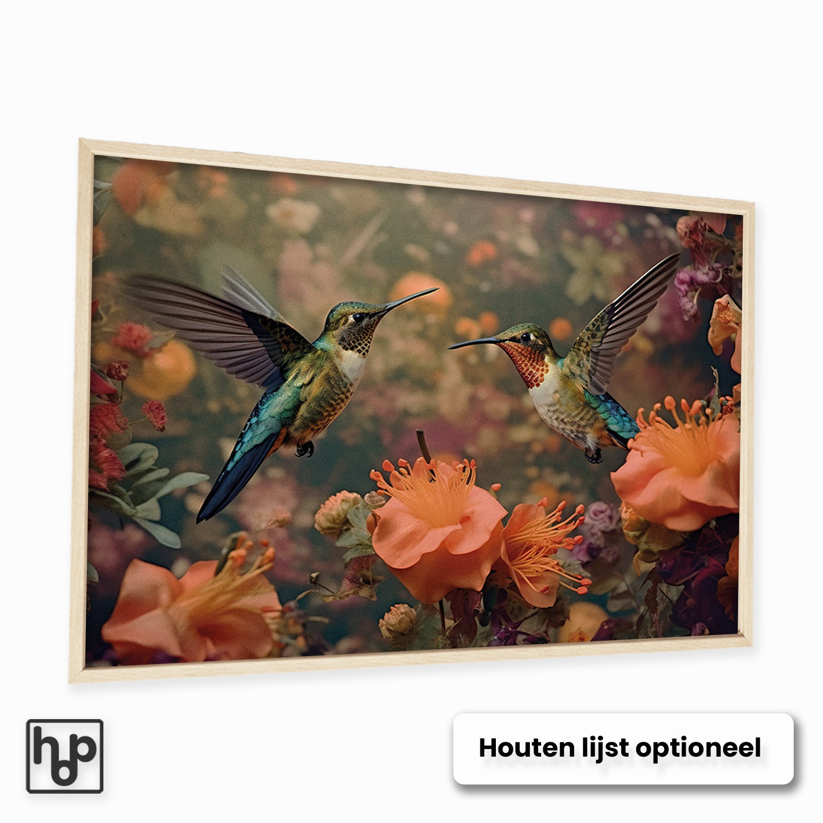 Liggende botanische wanddecoratie met twee sierlijke, kleurrijke kolibries tussen oranje bloemen, in een houten lijst.