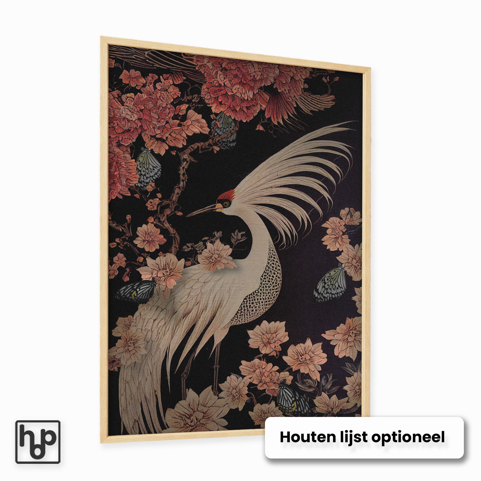 Japanse kraanvogel poster met kersenbloesem en vlinders op donkere achtergrond, in houten lijst.
