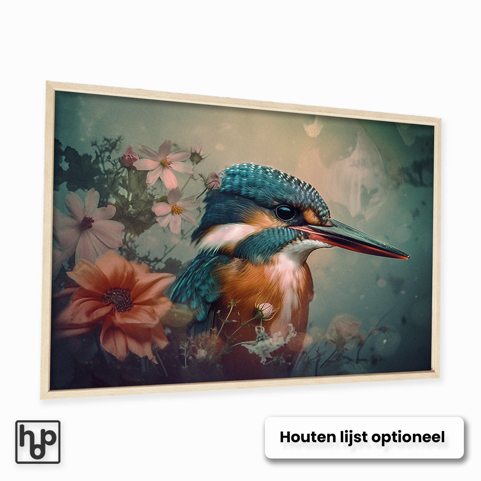 Liggende poster met een ijsvogel in subtiele, levendige kleuren, omringd door botanische bloemen, in een houten lijst.