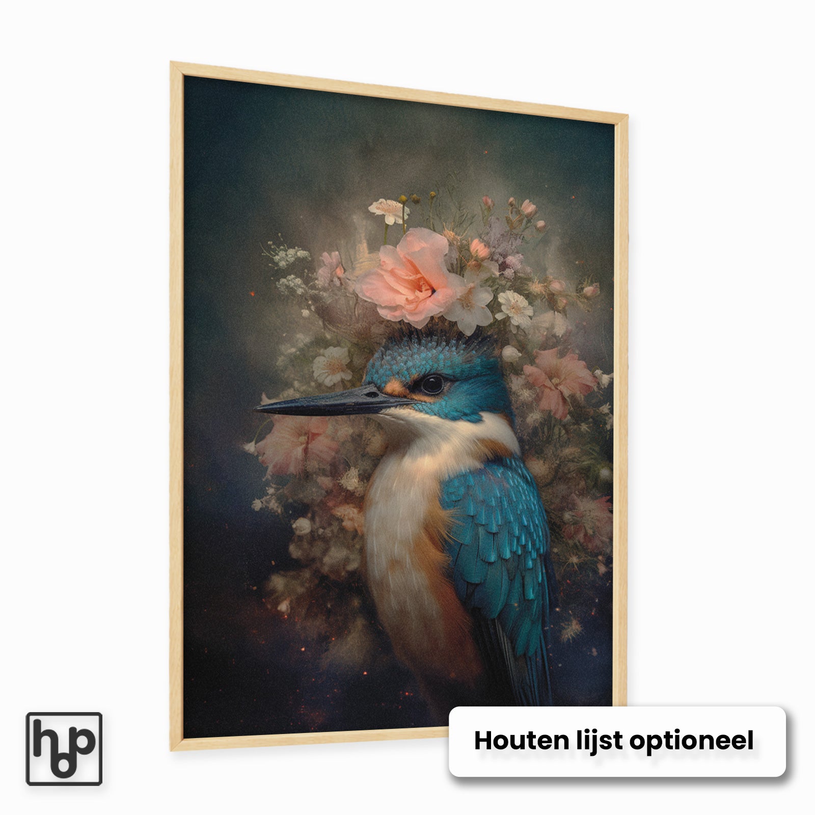 Levendige poster van een blauwe ijsvogel met oranje borst, omringd door roze bloemen, in een lichte houten lijst.