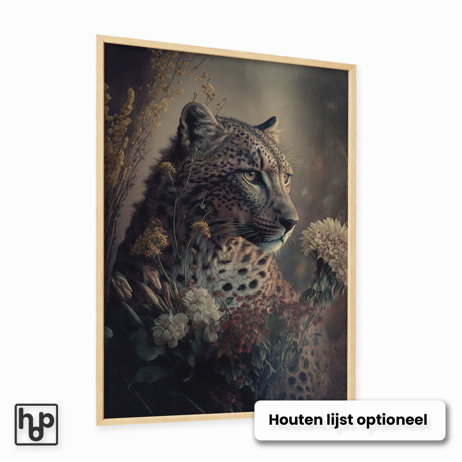 Staande poster met een gevlekte luipaard tussen bloemen en planten, in een optionele houten lijst.