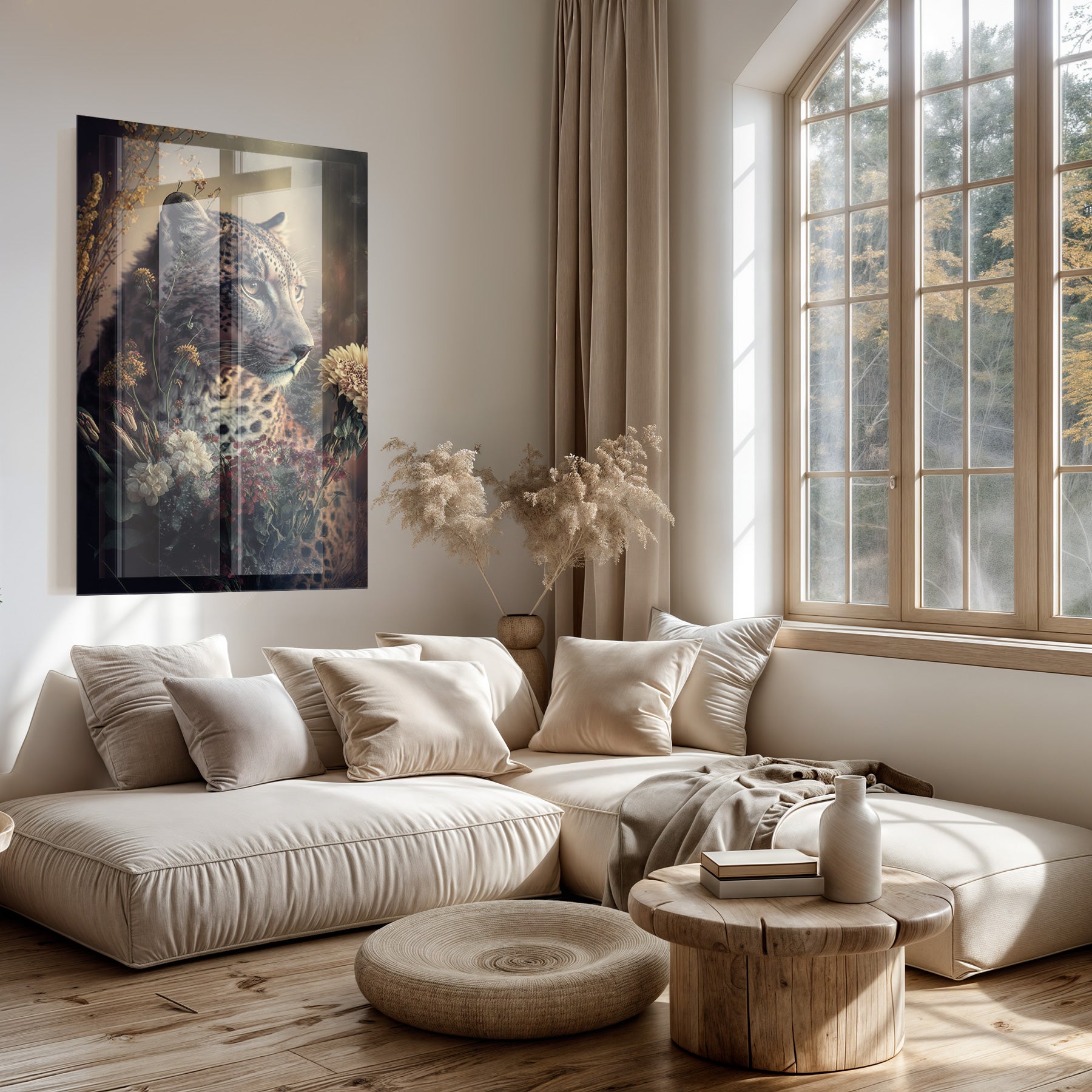 Plexiglas schilderij Luipaard boven een lichte bank in een woonkamer.