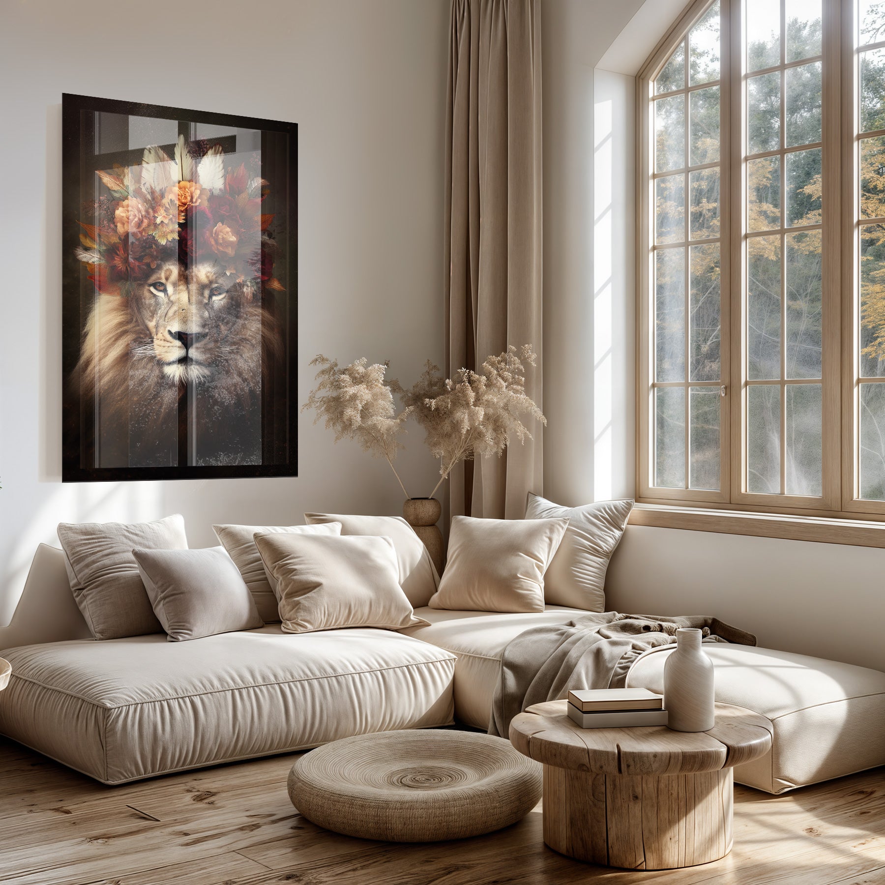 Plexiglas schilderij Leeuw 6 boven een lichte bank in een woonkamer.