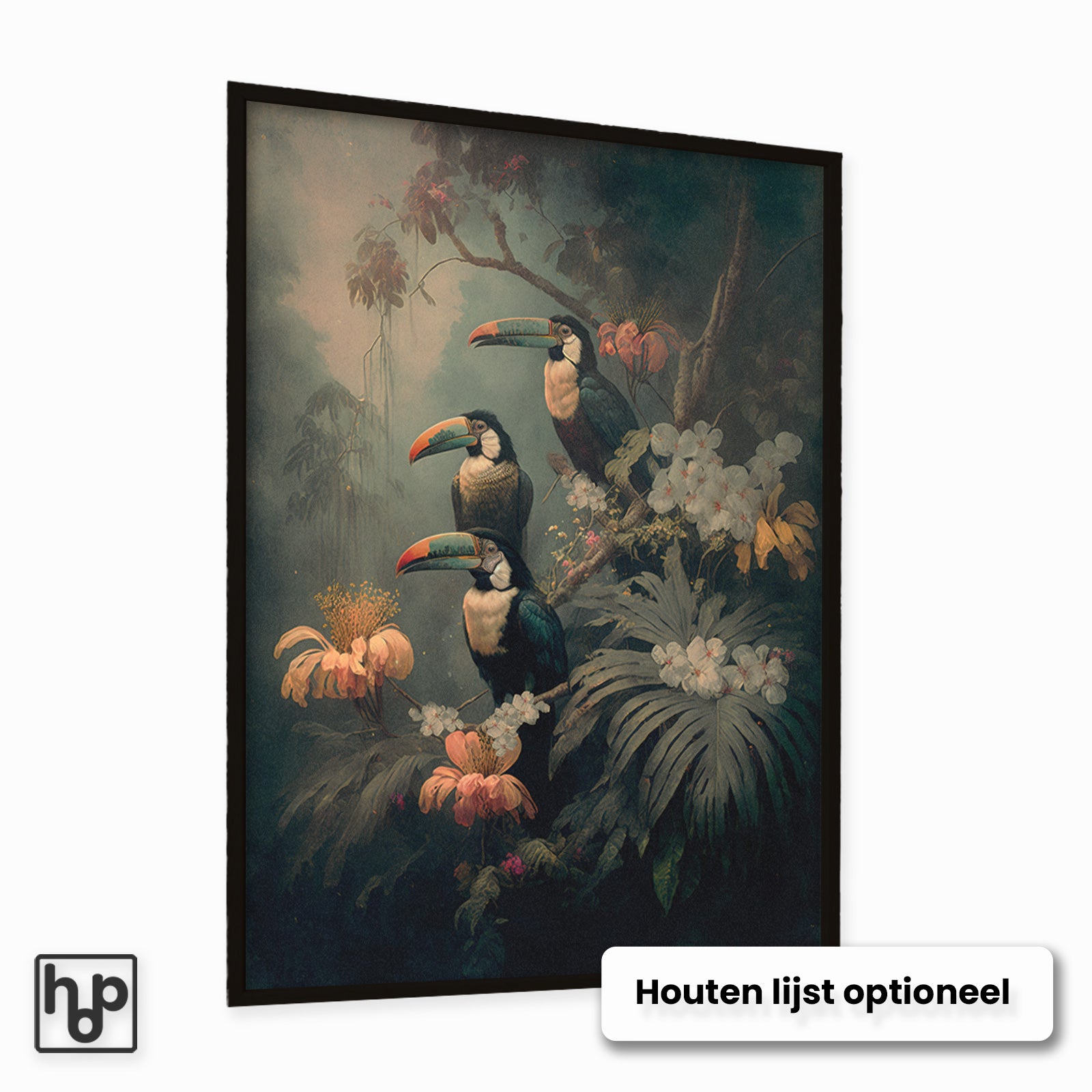 Vintage botanische poster met drie toekans in een weelderige jungle, omringd door bloemen en bladeren, in een zwarte lijst.