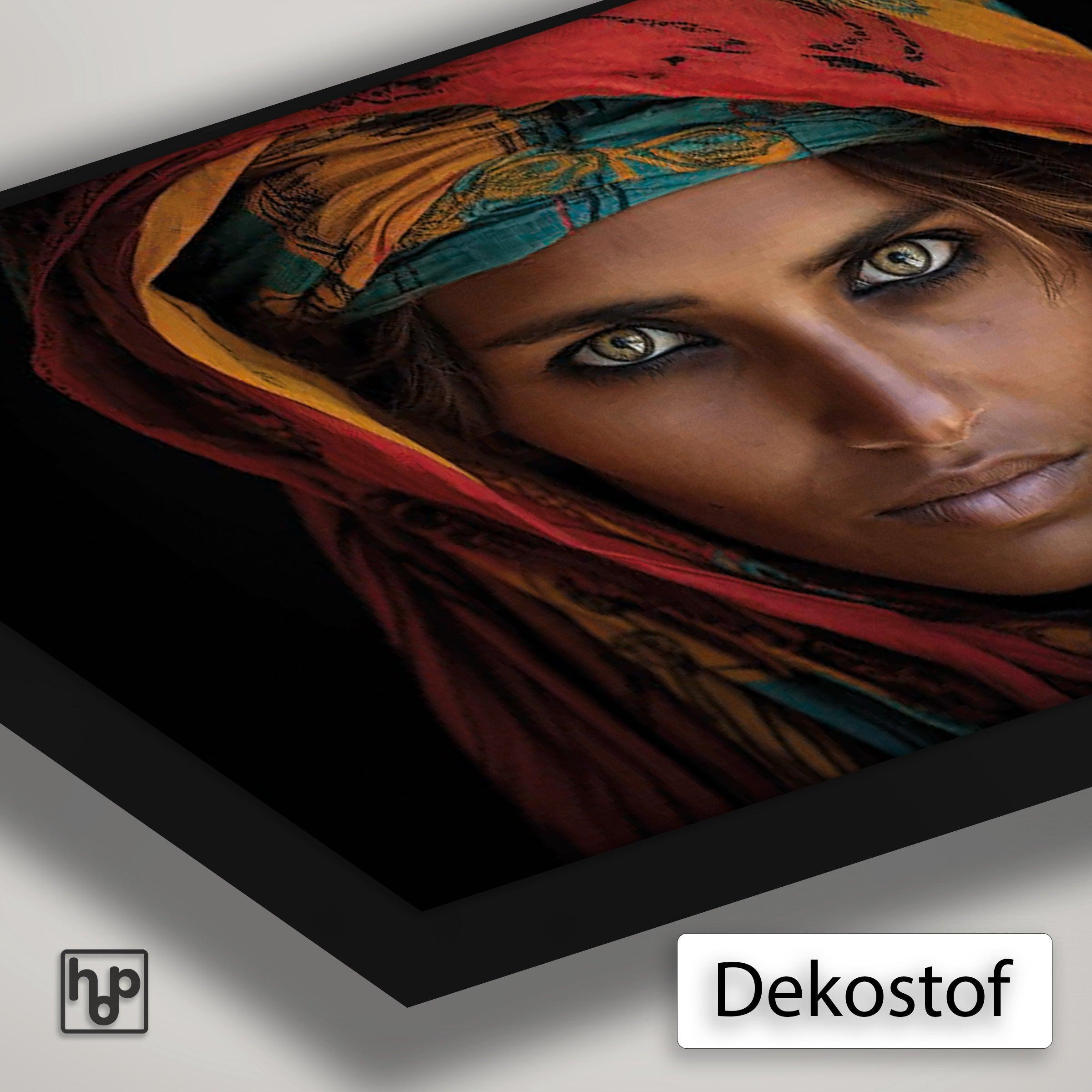 Detail van Artframe Vrouw 5 met dekostof en een zwart aluminium frame.
