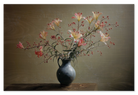 Houten wanddecoratie Bloemen 15: bloesemtakken in een donkere vaas op een houten tafel.