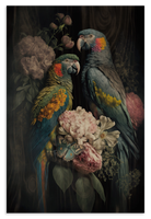 Houten wanddecoratie Bloemen Papegaaien 2: twee papegaaien tussen roze bloemen tegen een donkere achtergrond.