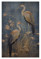 Houten wanddecoratie Japanse kraanvogels 3: twee langbenige vogels tussen planten tegen een blauwe achtergrond.