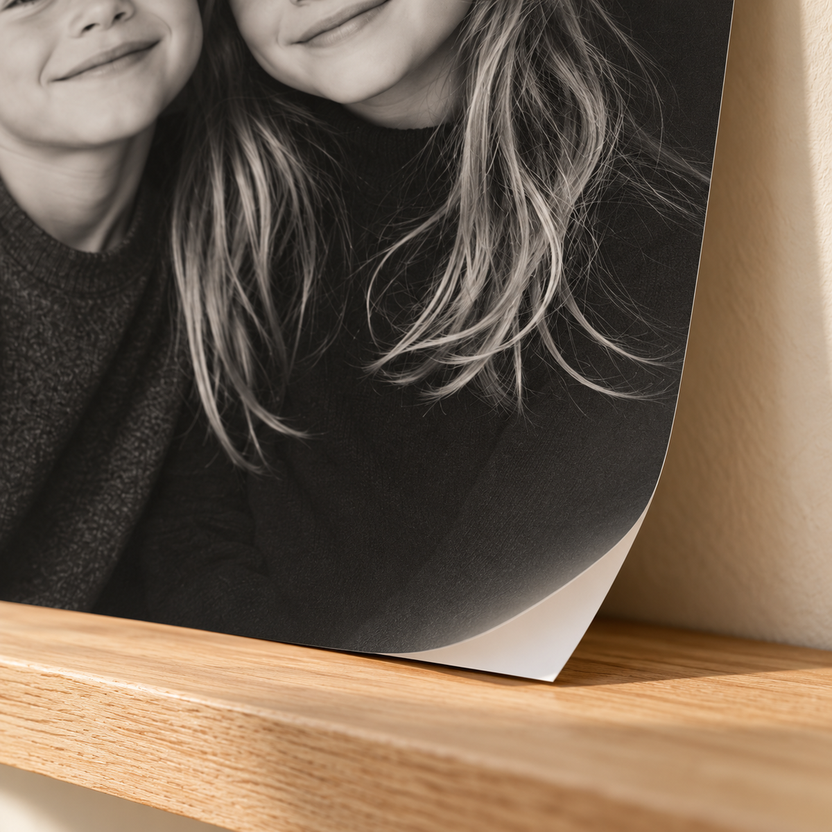 Voorbeeldclose-up van een eigen foto op papier, met zichtbare materiaalafwerking.