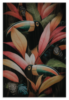 Houten wanddecoratie Jungle Toekans: twee toekans tussen grote roze en groene tropische bladeren.