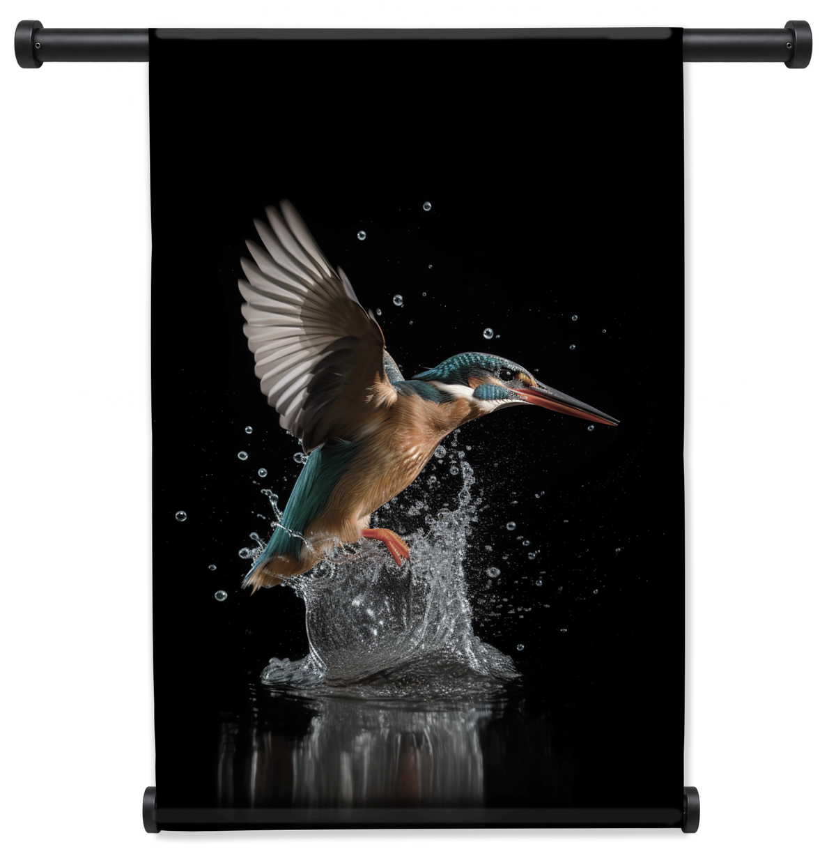 Wandkleed Ijsvogel 3: ijsvogel met gespreide vleugels boven opspattend water.