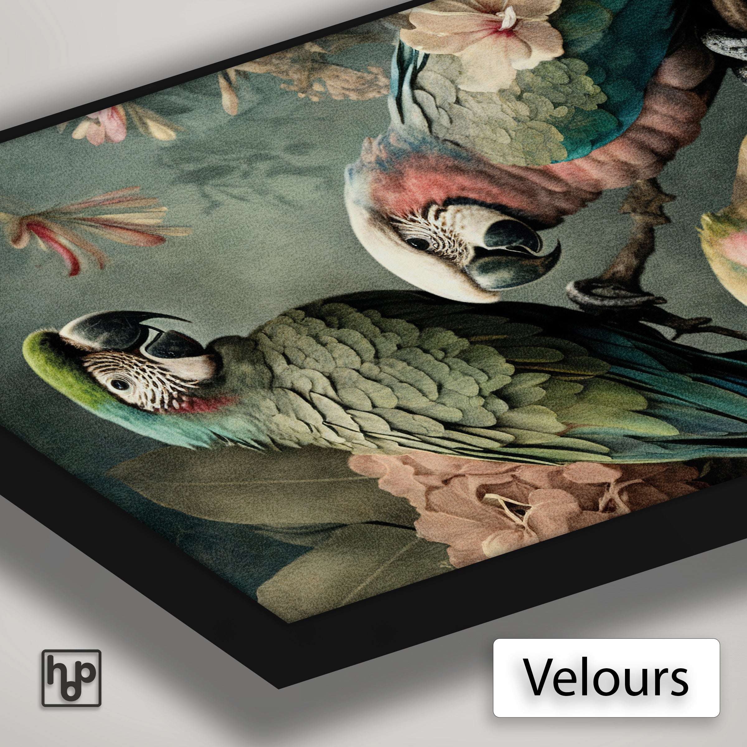 Detail van Artframe Bloemen Papegaaien 3 met velours doek en een zwart aluminium frame.