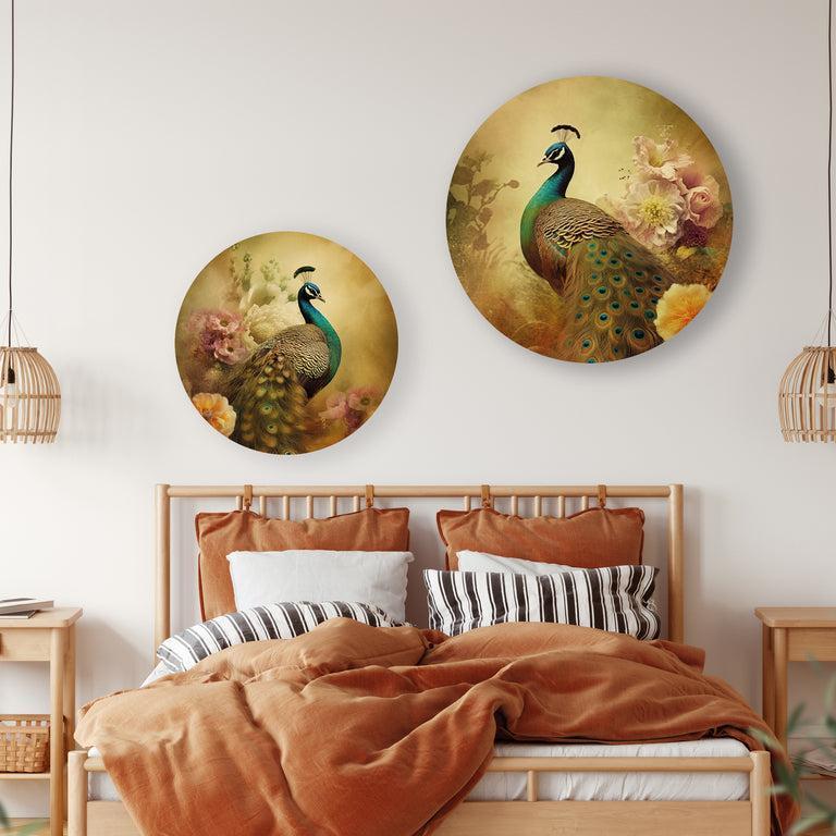 Ronde versie van de Peacock 10. Prachtige botanische poster van een pauw omgeven door bloemen. Poster in vintage stijl.