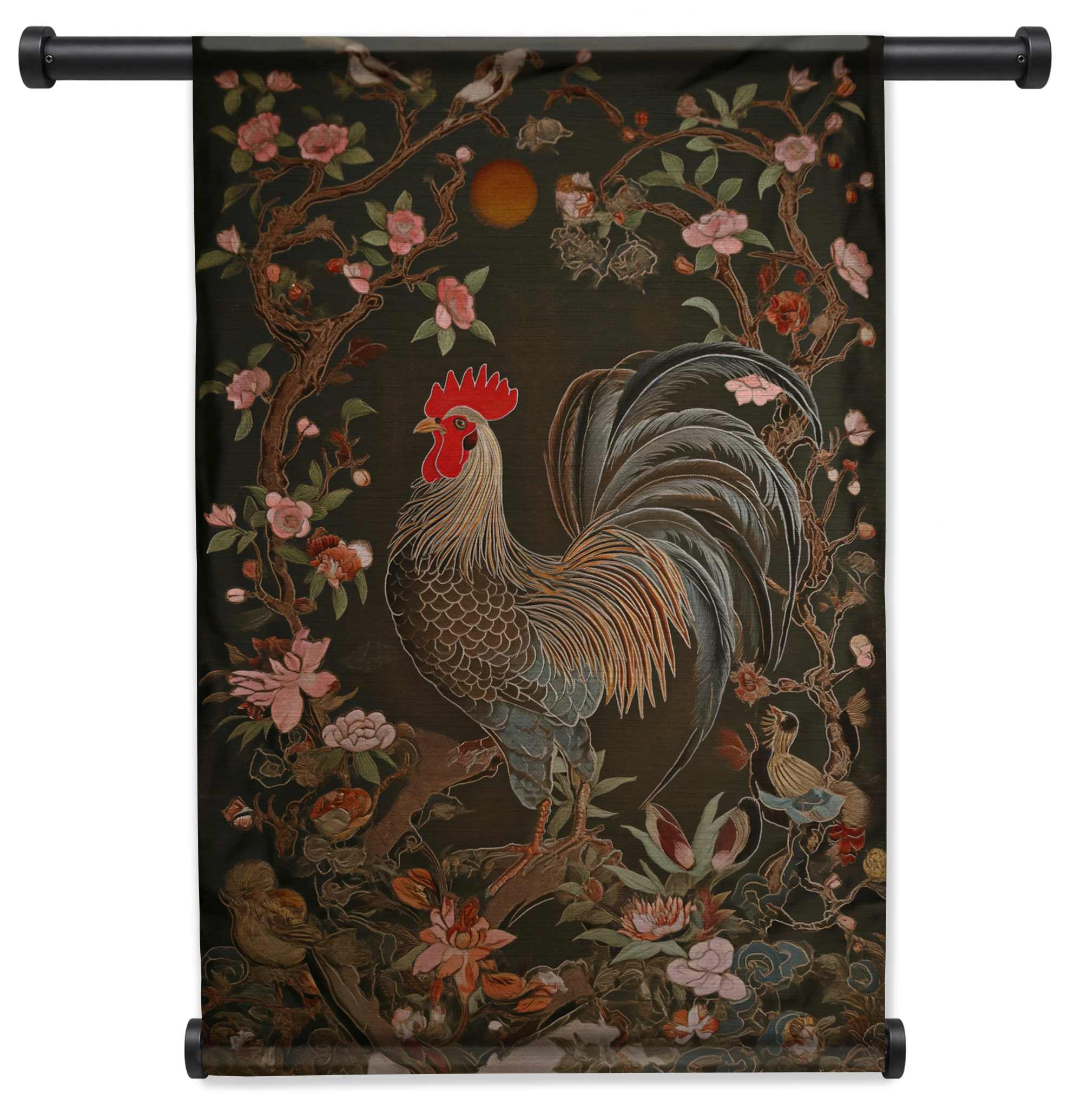 Wandkleed Rooster: haan tussen roze bloemen en groene bladeren.