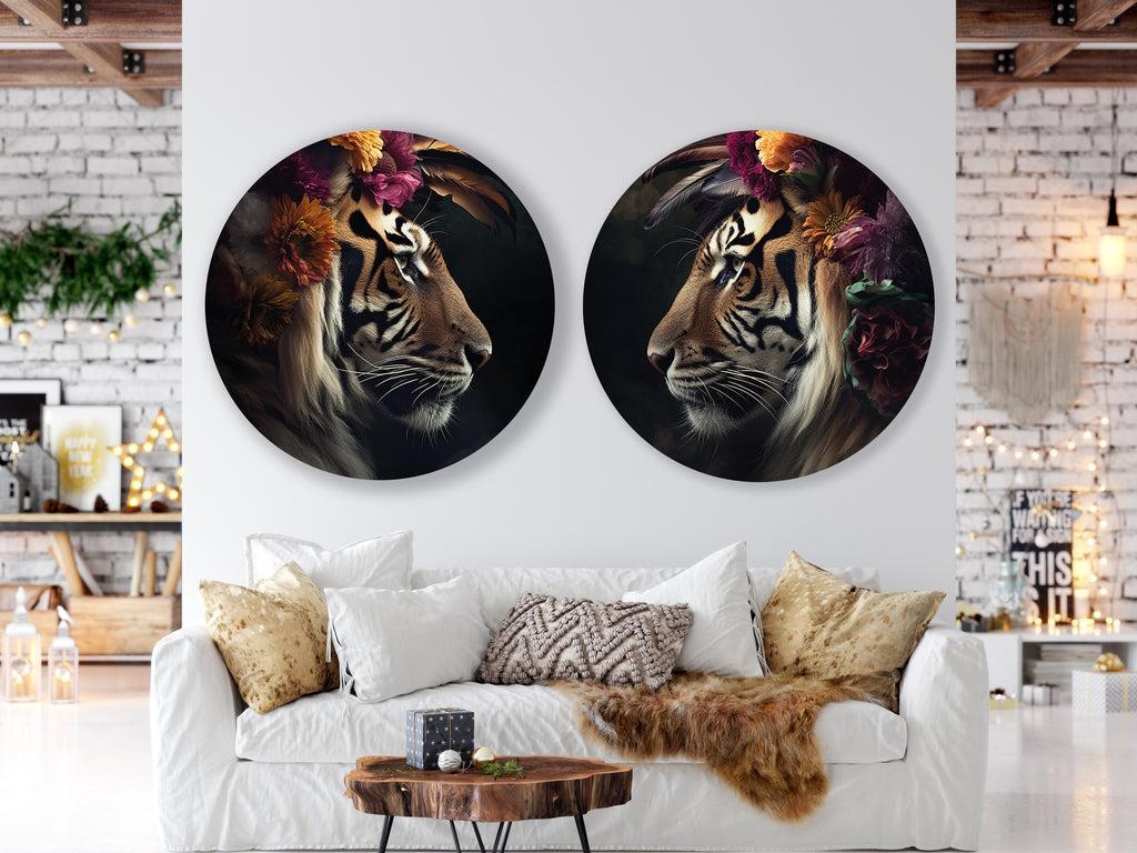 Muurcirkel versie van de Tiger 5. Prachtige botanische poster van een tijger met een tooi van bloemen en veren.  