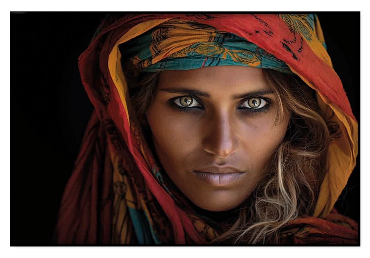 Artframe Vrouw 5: vrouwenportret met een roodbruine en turquoise hoofddoek.