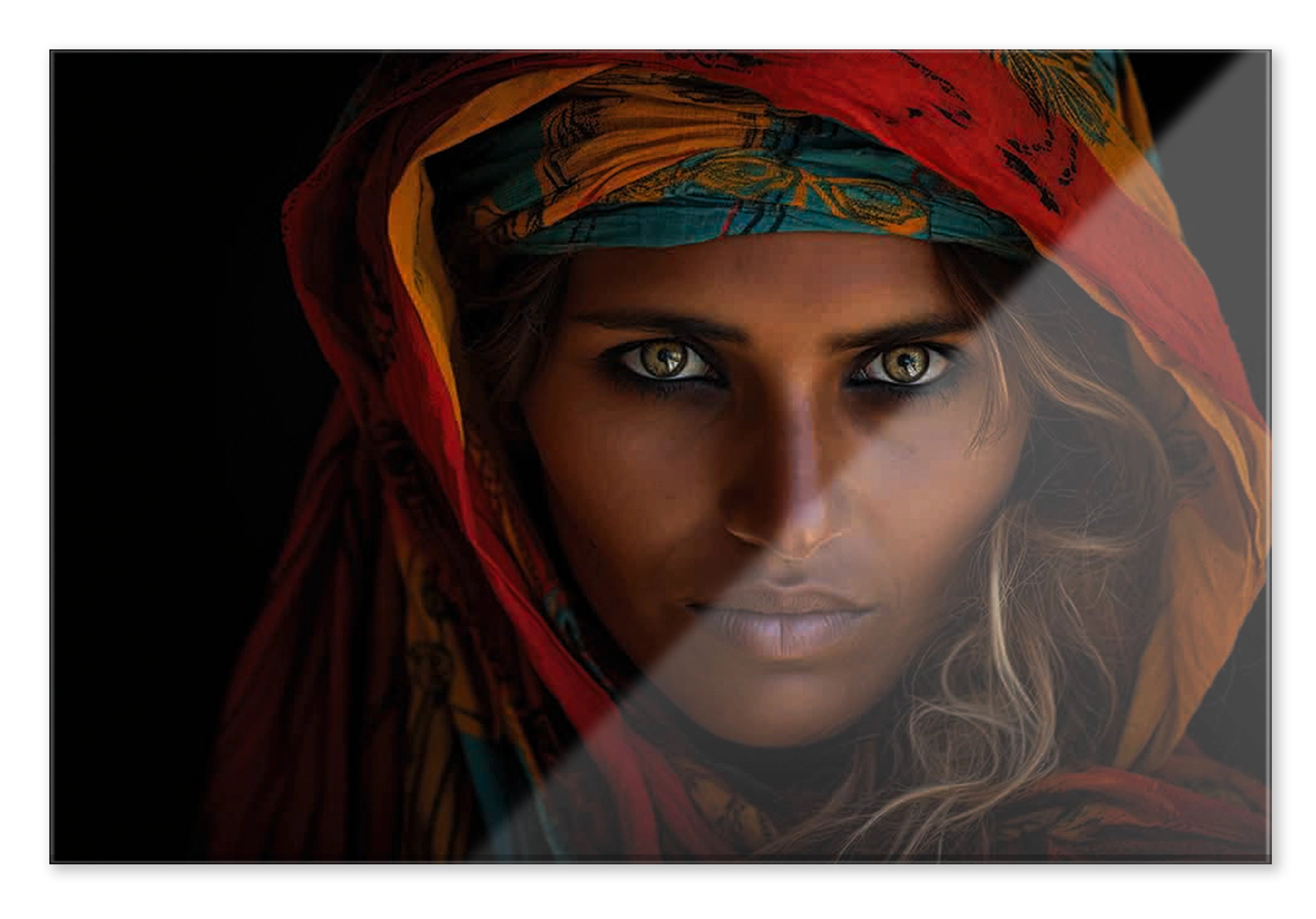 Plexiglas schilderij Vrouw 5: vrouwenportret met een roodbruine en turquoise hoofddoek.